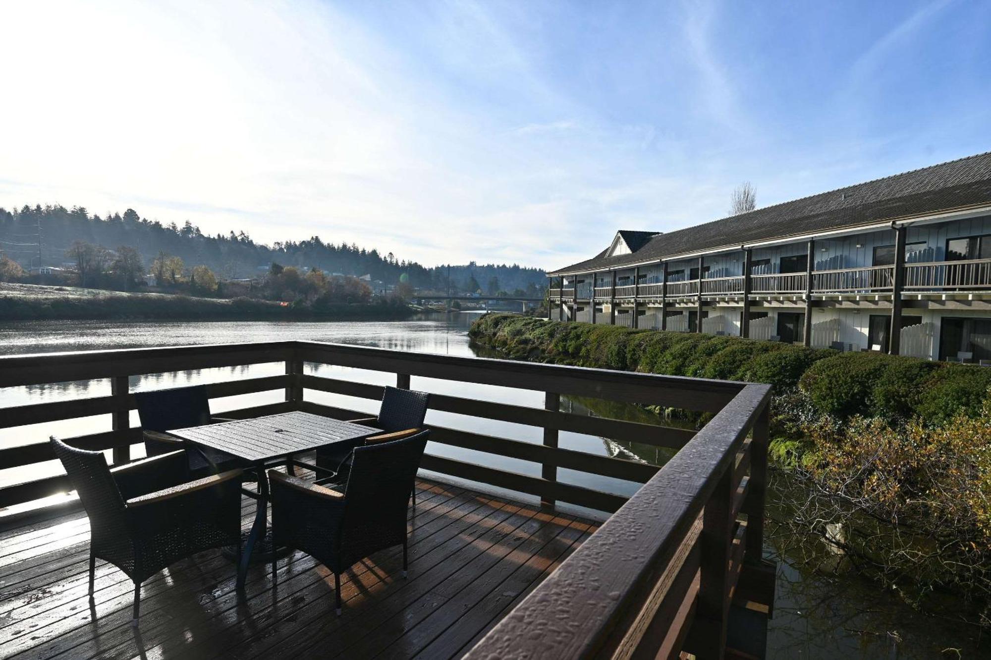 Edgewater Inn And Suites, Ascend Hotel Collection Coos Bay Kültér fotó