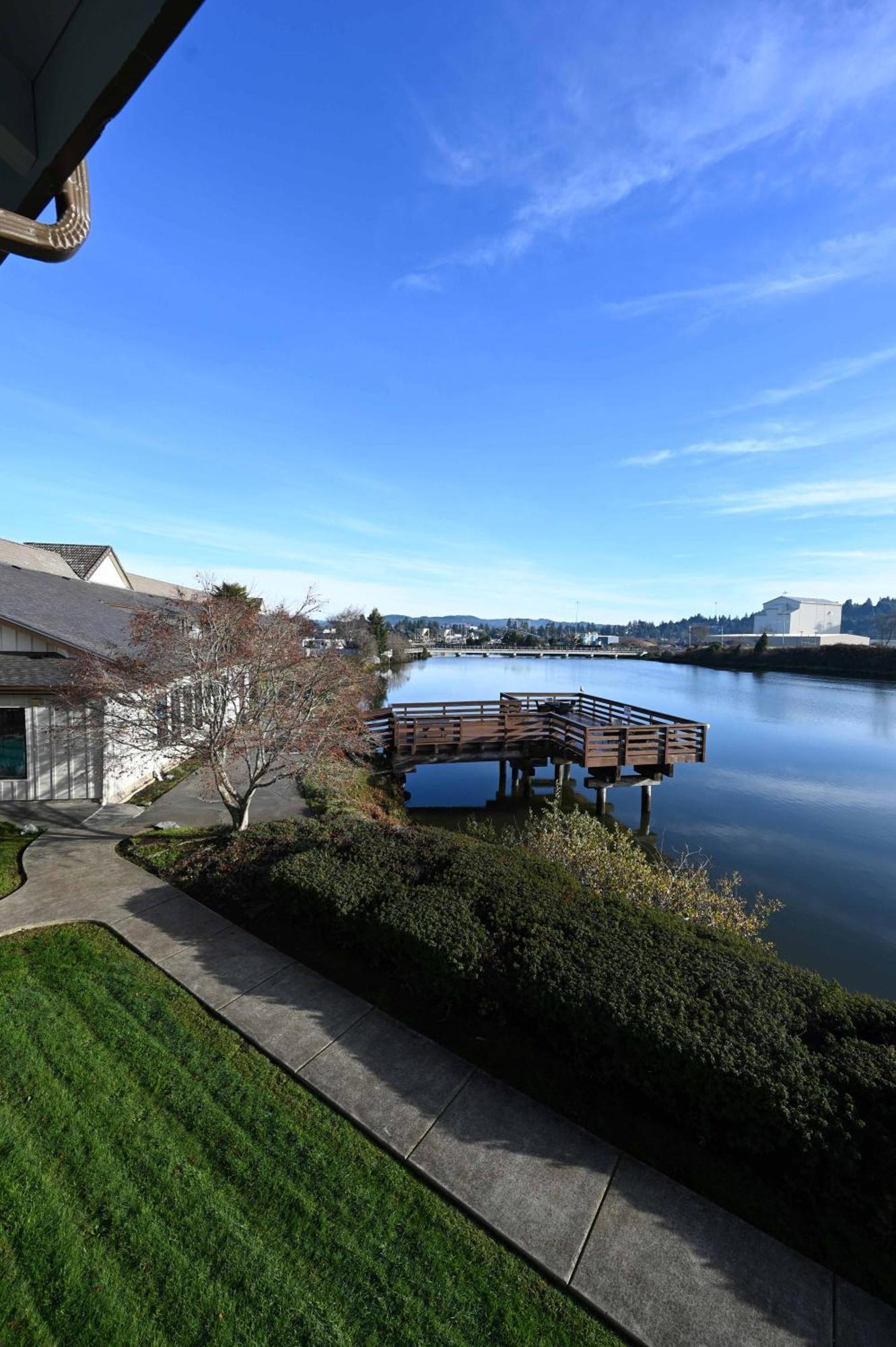 Edgewater Inn And Suites, Ascend Hotel Collection Coos Bay Kültér fotó